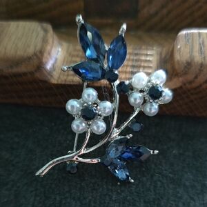 Elegant Navy Blue Crystal Floral Brooch with Pearls - Women Jewelry